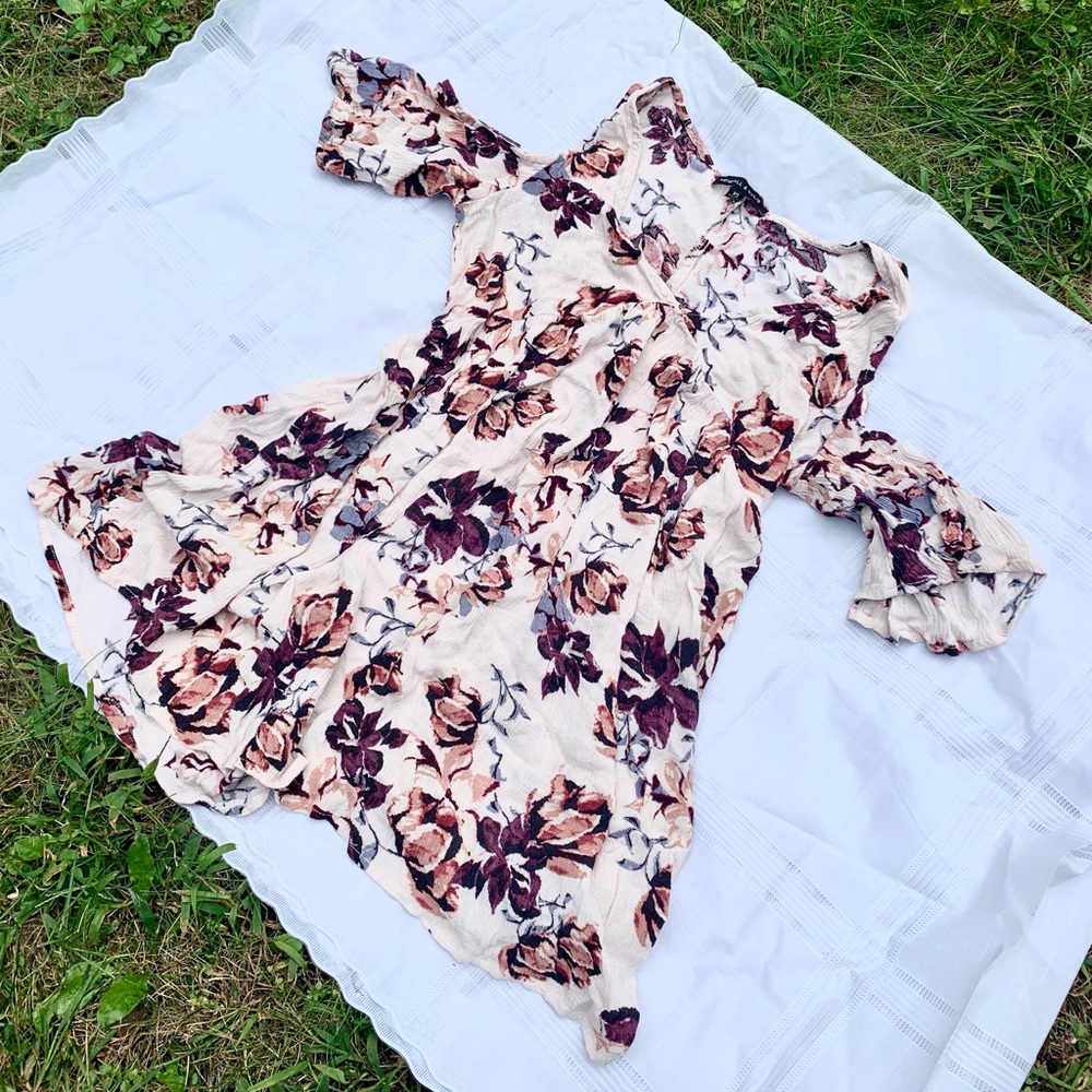 Kendall and Kylie sleeve cut out floral top